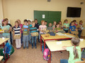 Übergabe an die zukünftigen Schulanfänger