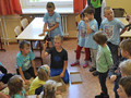 Übergabe an die zukünftigen Schulanfänger