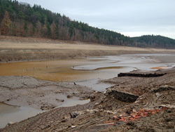 Leeres Staubecken